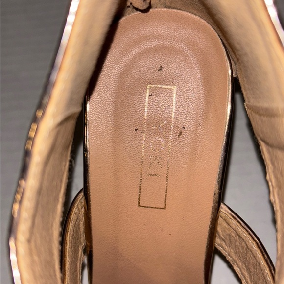 Yoki Metallic Gold Peep-Toe Sandals - Size 6 - Picture 5 of 9